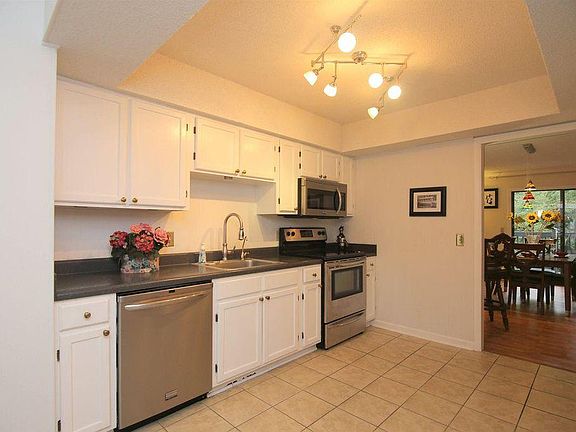 3rd image of 120 Seafarer Ln