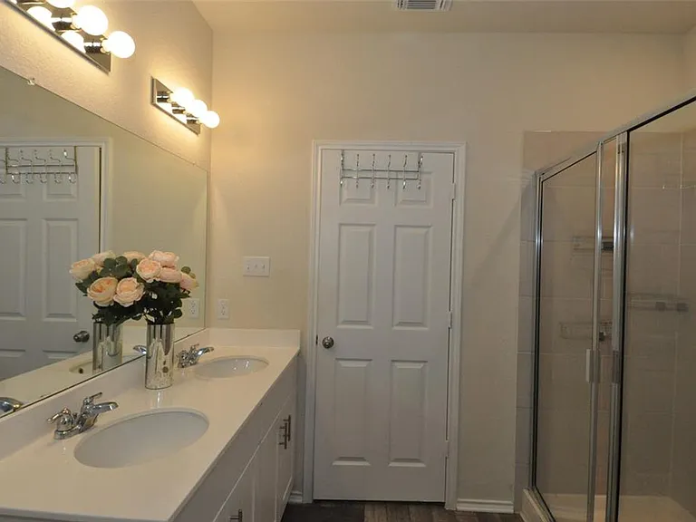 1717 T H Johnson Dr — Photo 12