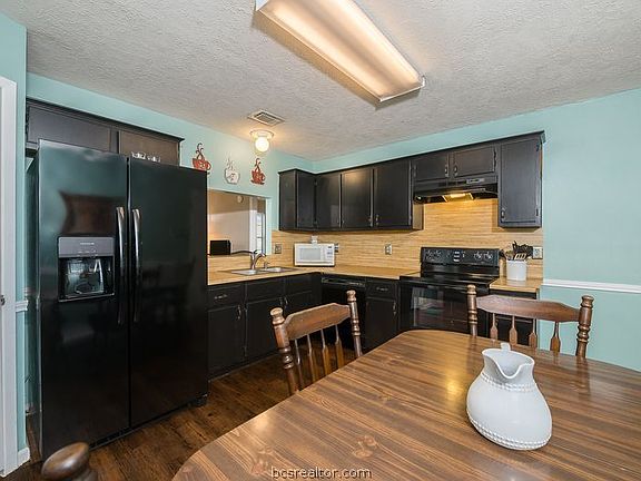 3rd image of 4210 Green Valley Dr