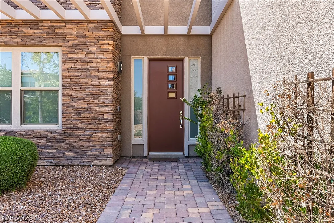 5 bed, 4.5 bath, 5446 sqft, $8,500 — Photo 3