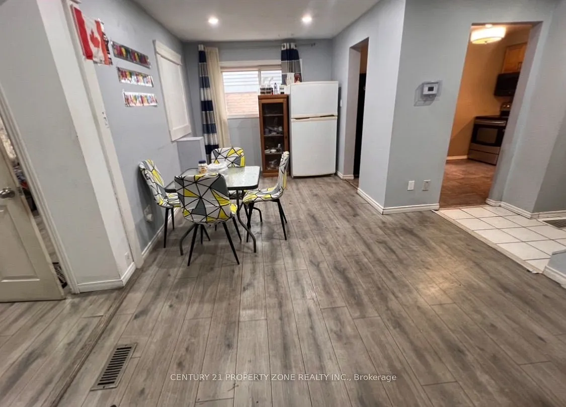 6 Roehampton Cres W — Photo 4