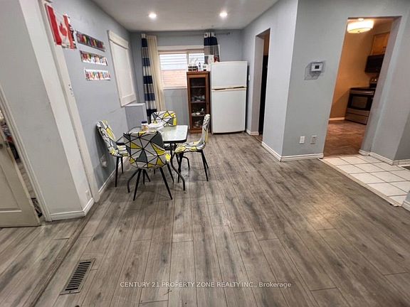 4th image of 6 Roehampton Cres W