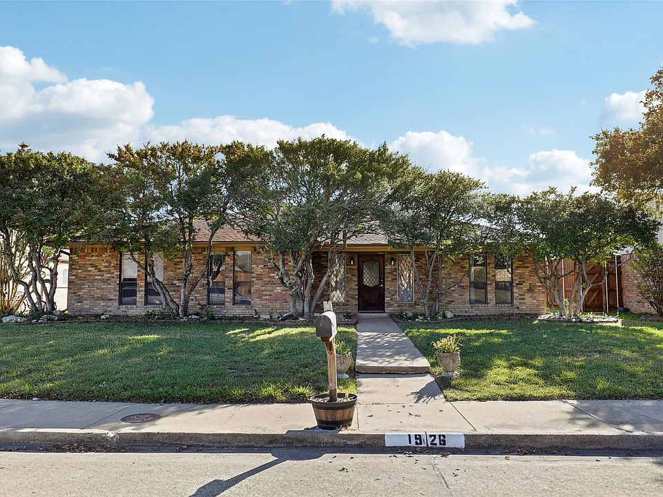 1st image of 1926 Middle Glen Dr