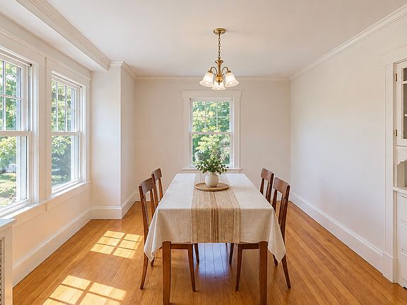 4th image of 133 Church St