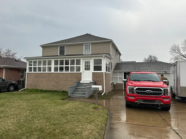 19005 Birmingham St, Roseville, MI 48066