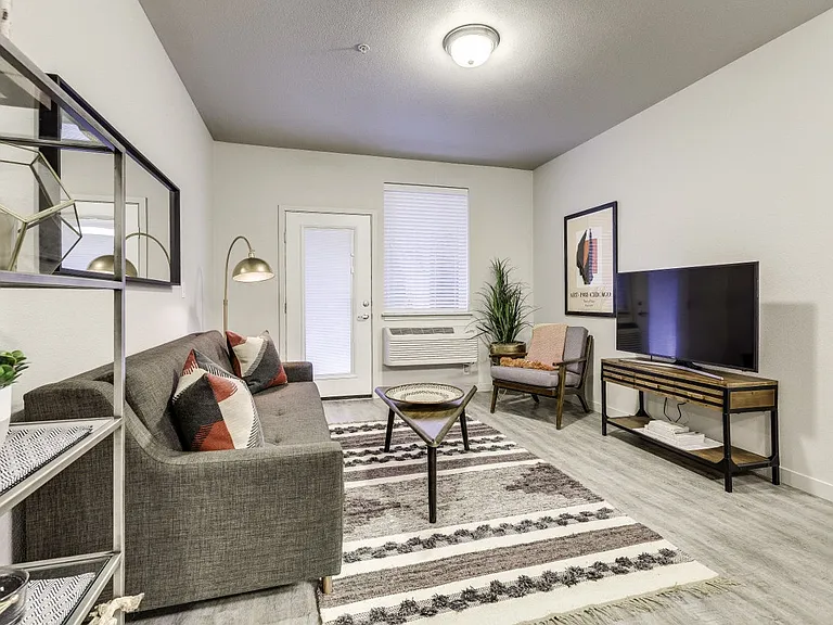 Union Park Apartments — Photo 13