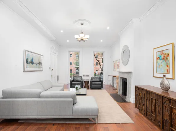 447 West 24th Street image 3 of 18