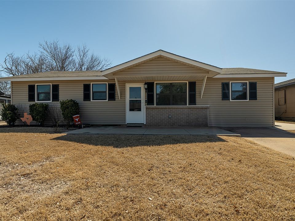 1st image of 203 Loch Lomond Dr