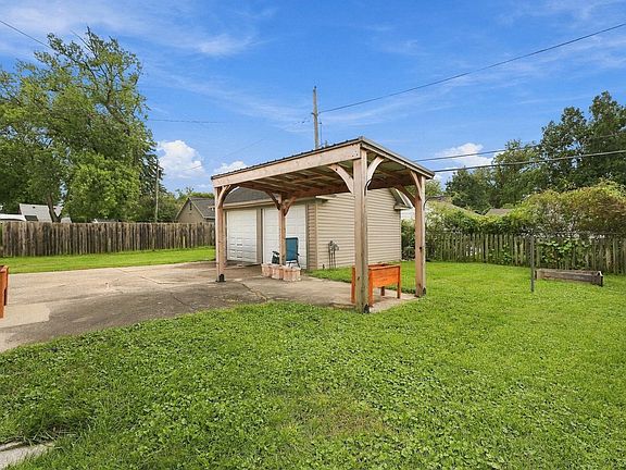 5th image of 2223 Owaissa Way