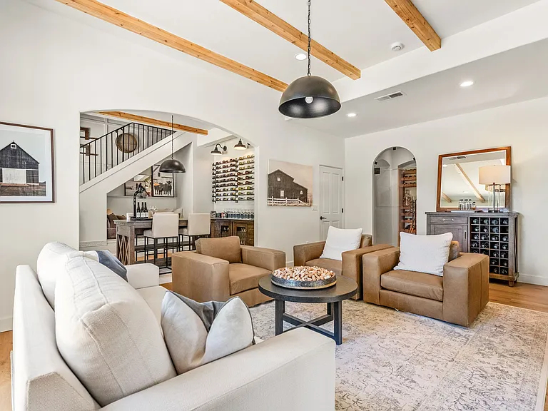 carriage house