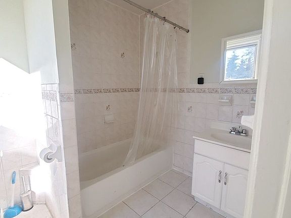 5th image of 1059 E 96th St Floor 2