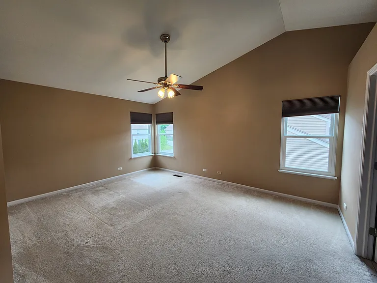 460 Arlington Ln — Photo 8