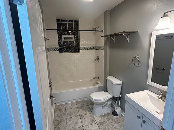 3rd image of 6405 S Maryland Ave #3N