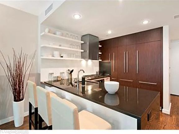 3rd image of 133 W 22nd St APT 5D