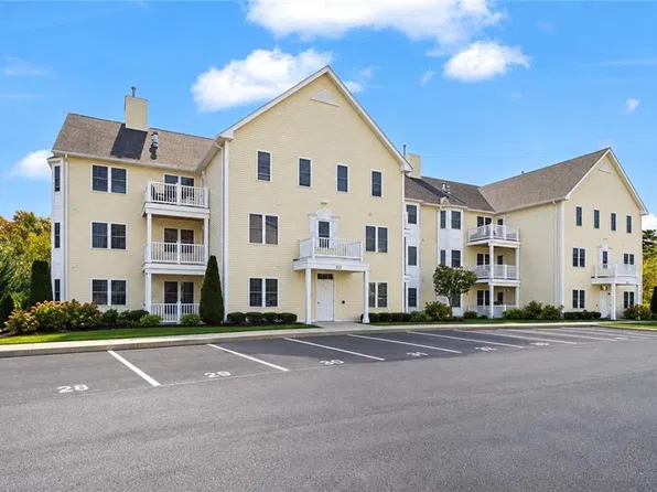 20 Saw Mill Dr Unit 201, North Kingstown, RI 02852