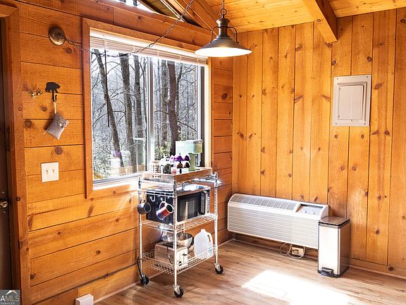 5th image of 82 Twilight Dell Rd