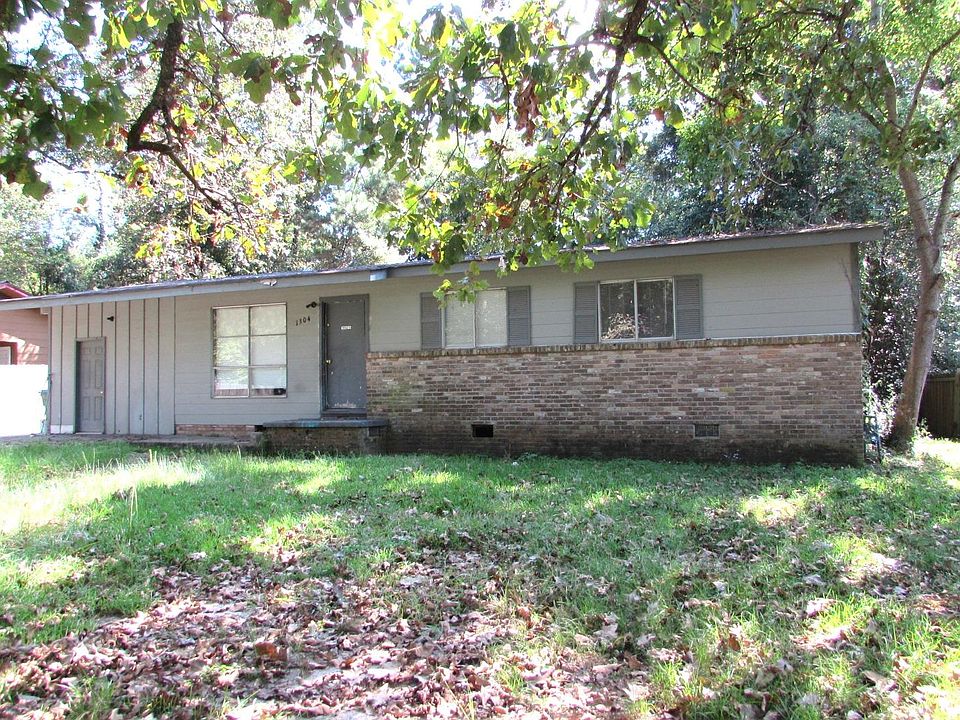 1st image of 1304 Willow Dr