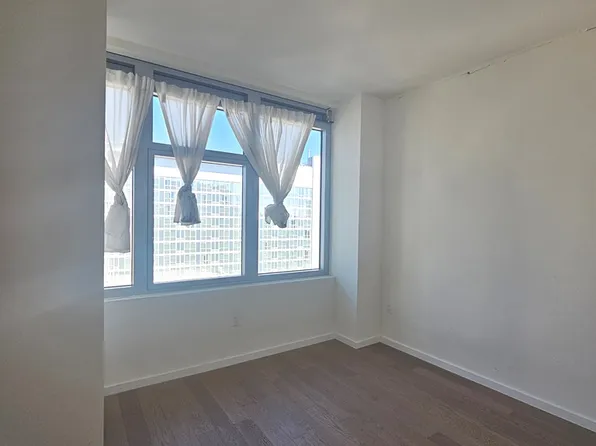 133-27 39th Avenue image 6 of 13