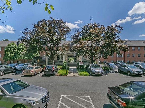 5th image of 5301 Westbard Cir APT 222