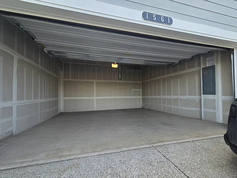 1561 SW Fielder Pl — Photo 10
