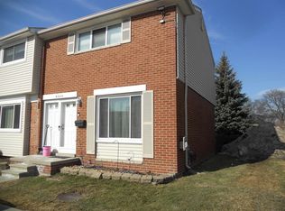 8225 Dartmouth Dr, Warren, MI 48093