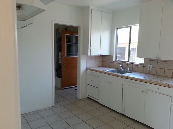 5th image of 11136 S Mariposa Ave