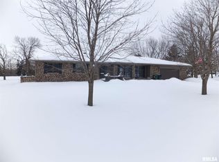 4 Sunset Ct, Blue Grass, IA 52726