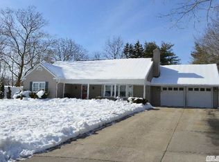 6 Teak Ct, Lake Grove, NY 11755