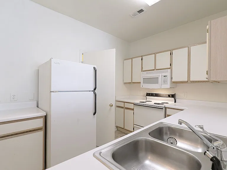 2201 Spring Garden St — Photo 22