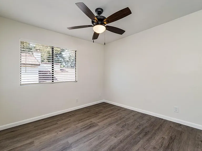 5800 Owensmouth Ave #14 — Photo 9