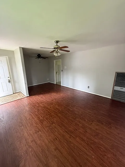 3 bed, $1,735 — Photo 2