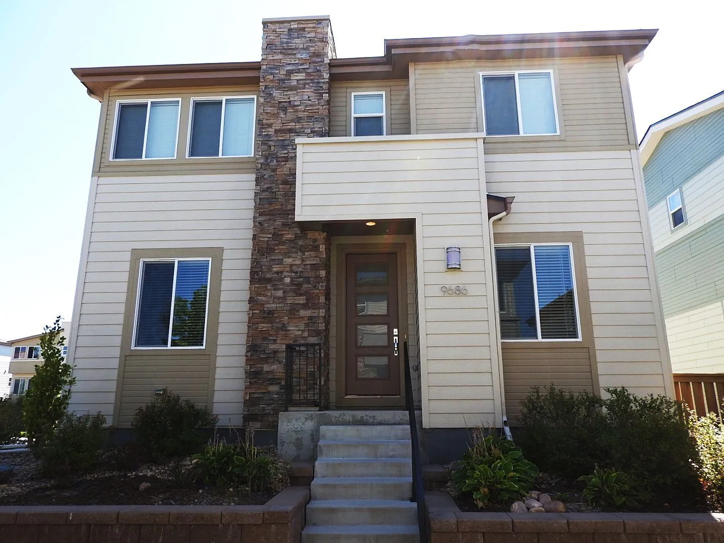 3 bed, 3.0 bath, 2131 sqft, $3,050 — Photo 2