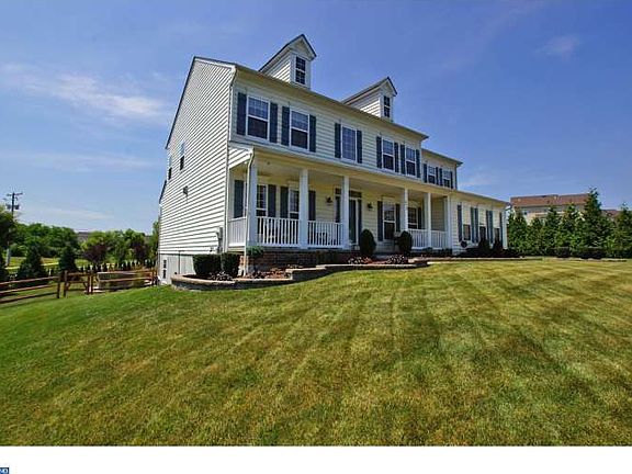 2nd image of 410 King Rail Ct