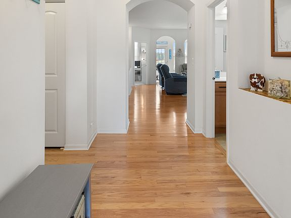 3rd image of 549 Autumn Cir