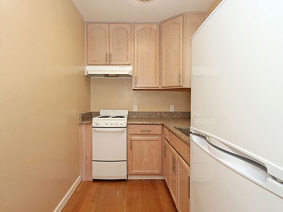 5th image of 734 Cowper St APT C