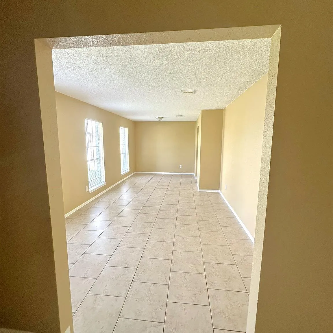 3 bed, 2.0 bath, 1742 sqft, $1,775 — Photo 2