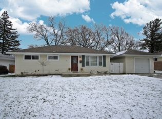 33 Johnathan Rd, Lake Zurich, IL 60047