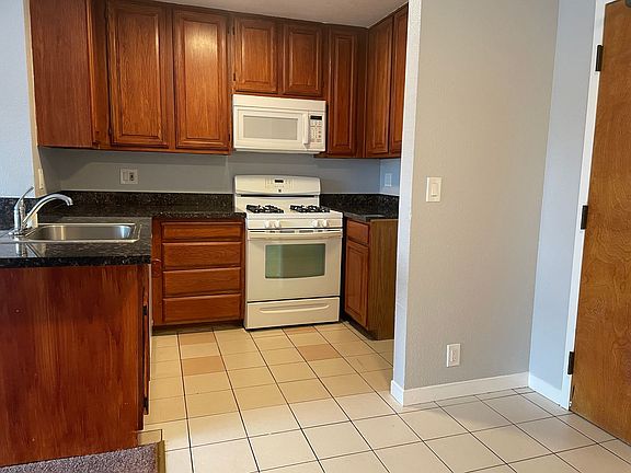 5th image of 2943 Macarthur Blvd #T205