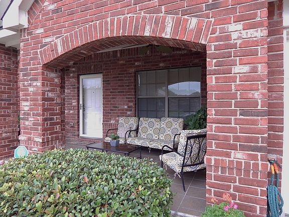 2nd image of 617 Bent Oak Dr