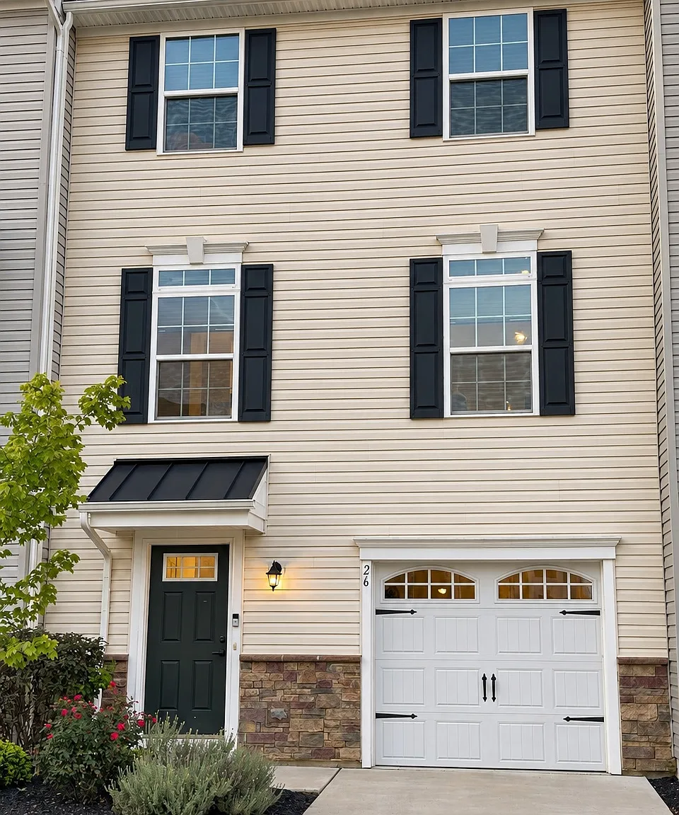 3 bed, 2.5 bath, 2136 sqft, $3,200 — Photo 1
