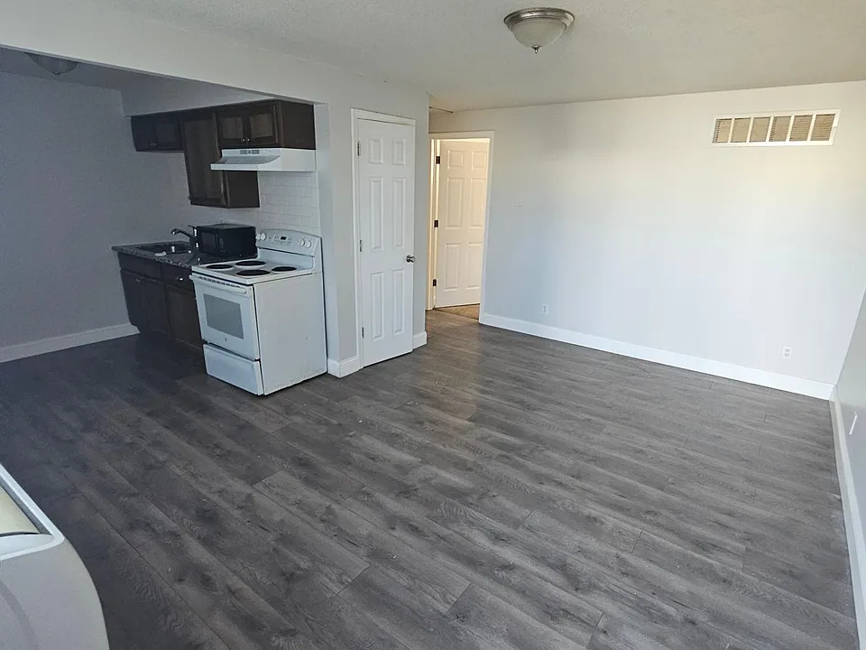 4535 Colonial Ter