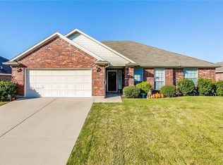 901 Redbud Rd, Burleson, TX 76028