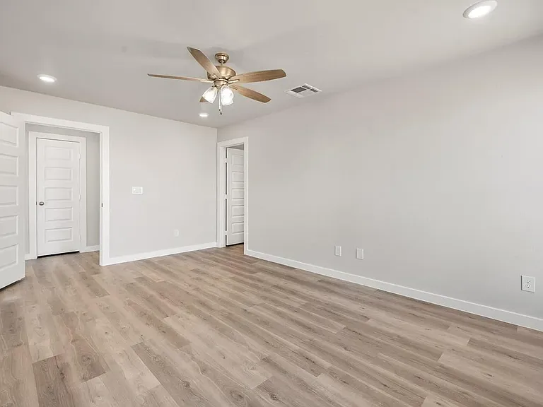 2504 Abbeville Ave — Photo 16