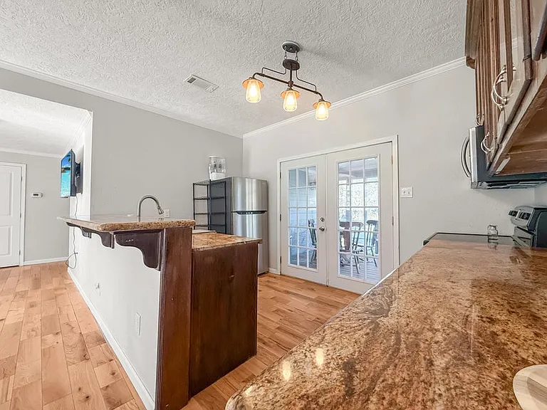 303 Knapp St — Photo 6