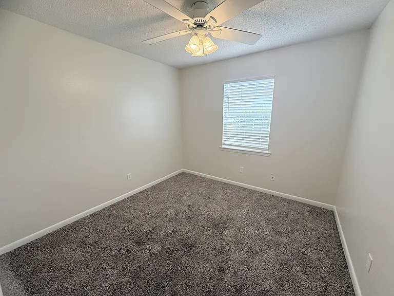 105 Northgate Dr W — Photo 8