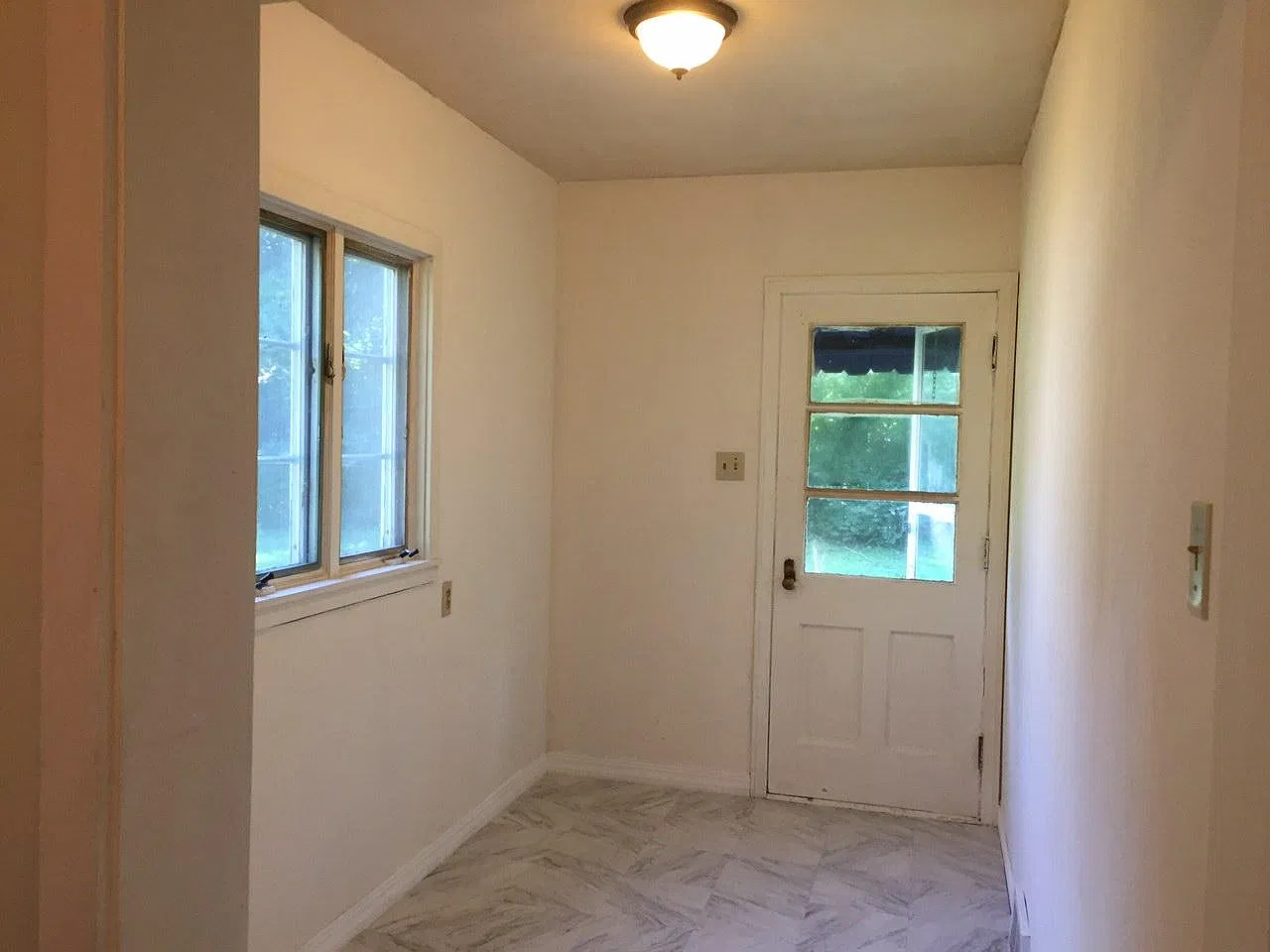 4 bed, 1.5 bath, 1068 sqft, $1,299 — Photo 4