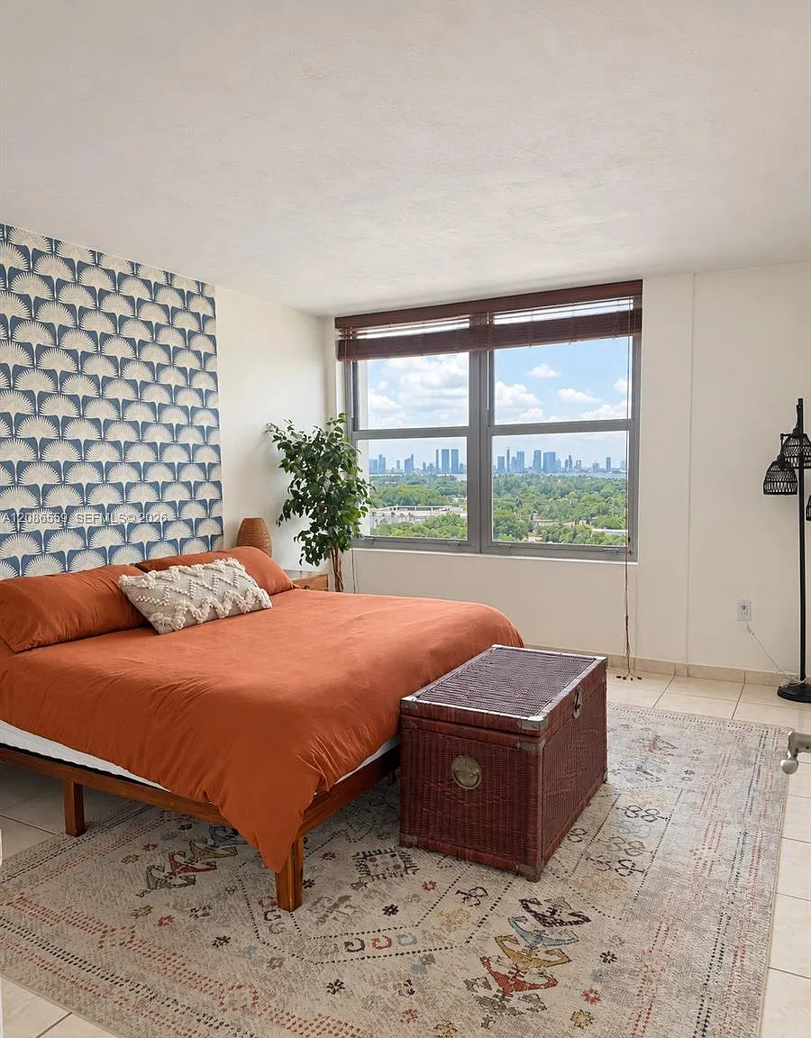 Triton Tower Condo — Photo 4