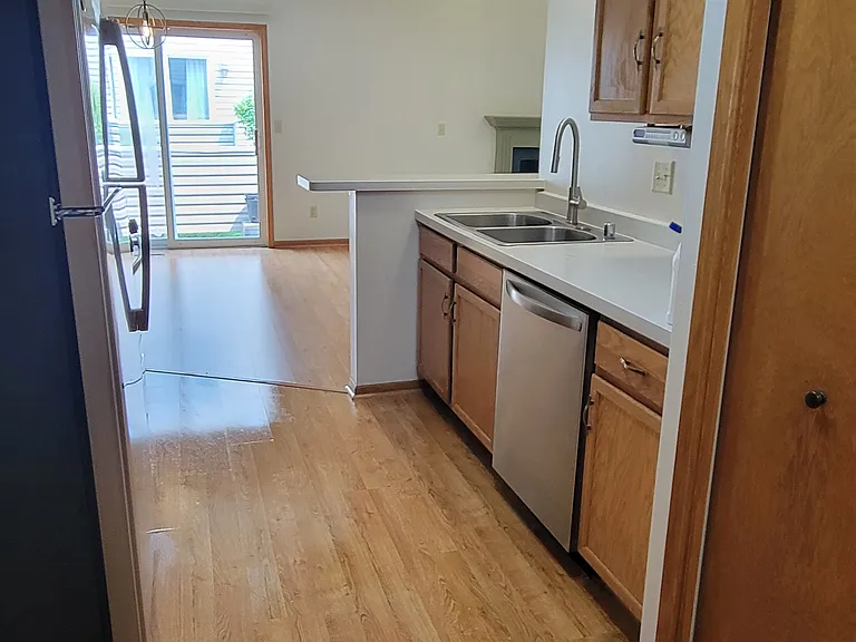 1055 S Fillmore Cir NE — Photo 9