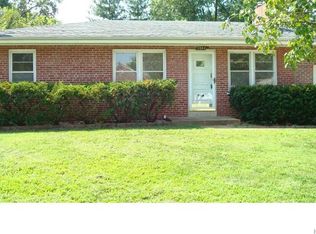 208 E Glendale Rd, Saint Louis, MO 63119