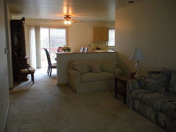 Living rm.looking towards dining rm.